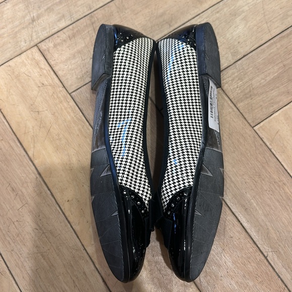 Salvatore Ferragamo Houndstooth Flats - Picture 3 of 4